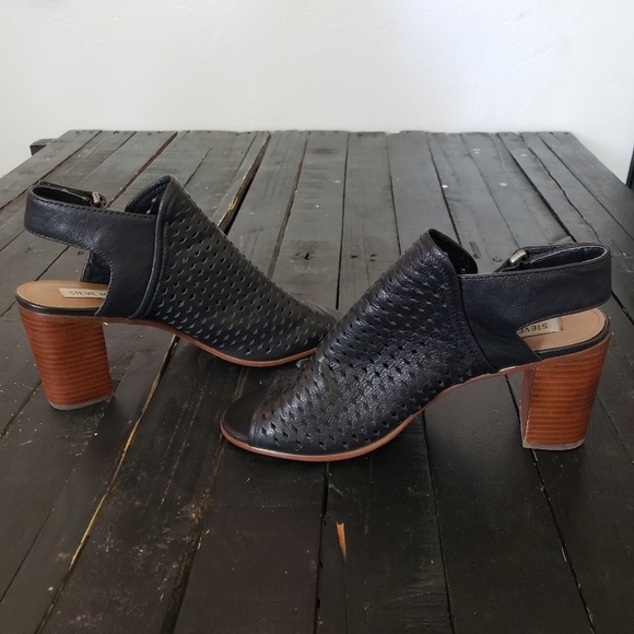 Steve Madden Nimbble Women's 8 Black Leather Perforated Sandals Heeled Open Toe - Picture 7 of 10